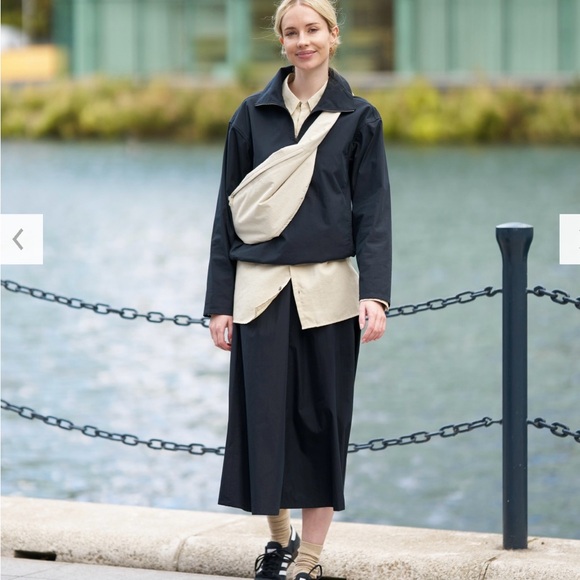 UNIQLO U Unisex Crossbody Bag in Beige - Picture 7 of 9